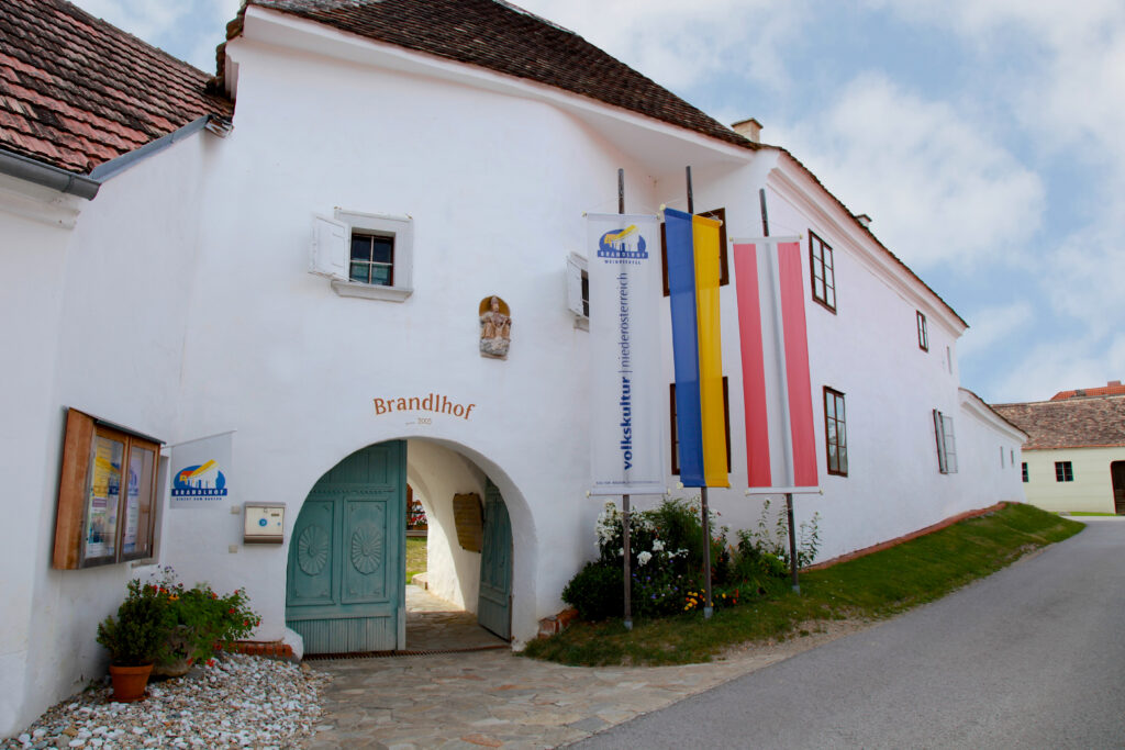 Tor zum Brandlhof in Radlbrunn