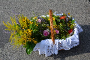 Kräutersträußchen in Korb
