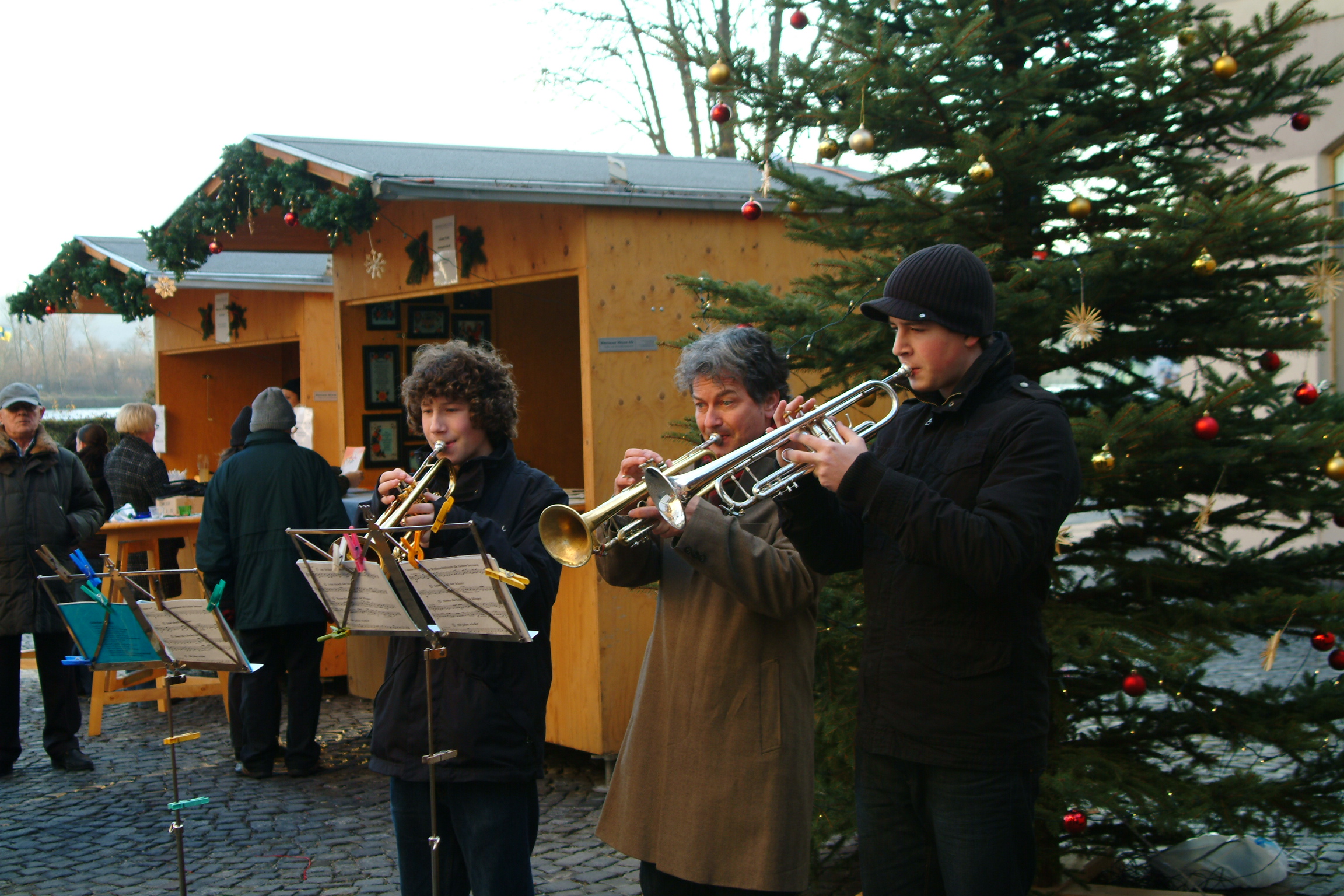 Adventmarkt mit Musikern