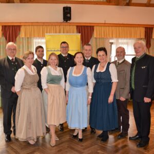 Der Vorstand des Landesverbands Volkskultur Niederösterreich mit den Ehrengästen: Rupert Klein, Daniela Heinzl, Bernhard Jagersberger, Landtagsabgeordnete Silke Dammerer, Volkskultur Niederösterreich-Geschäftsführer Harald Froschauer, Landesverbands-Obfrau Angelika Keiblinger, Bürgermeister von Kirnberg an der Mank Leopold Lienbacher, Claudia Nemec, Vizepräsident des NÖ Gemeindebunds Josef Balber und Karl Gastecker.