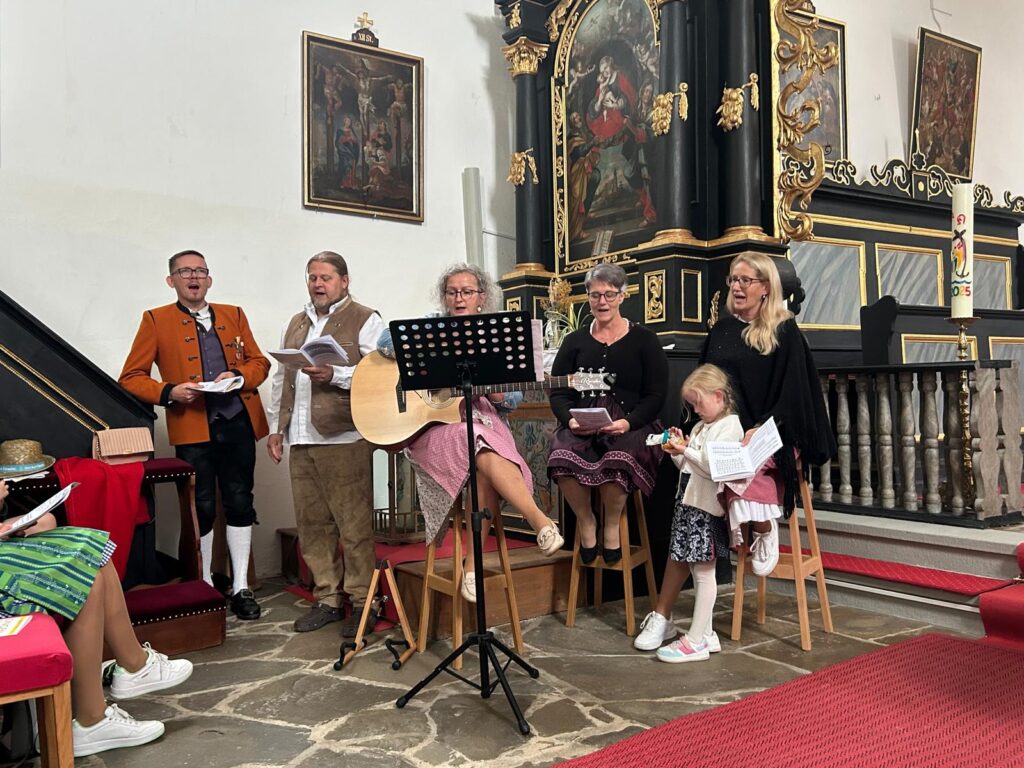 Dirndlgwandsonntag in Toberstetten bei Neuhofen