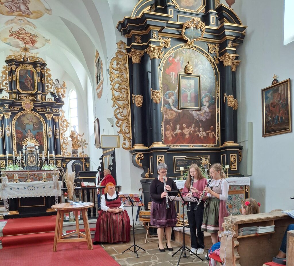 Dirndlgwandsonntag in Toberstetten bei Neuhofen