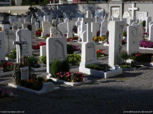 Der Friedhof in Laas/Vinschgau zeigt sich in weißem Marmor (Foto: Alexandra Medwedeff)