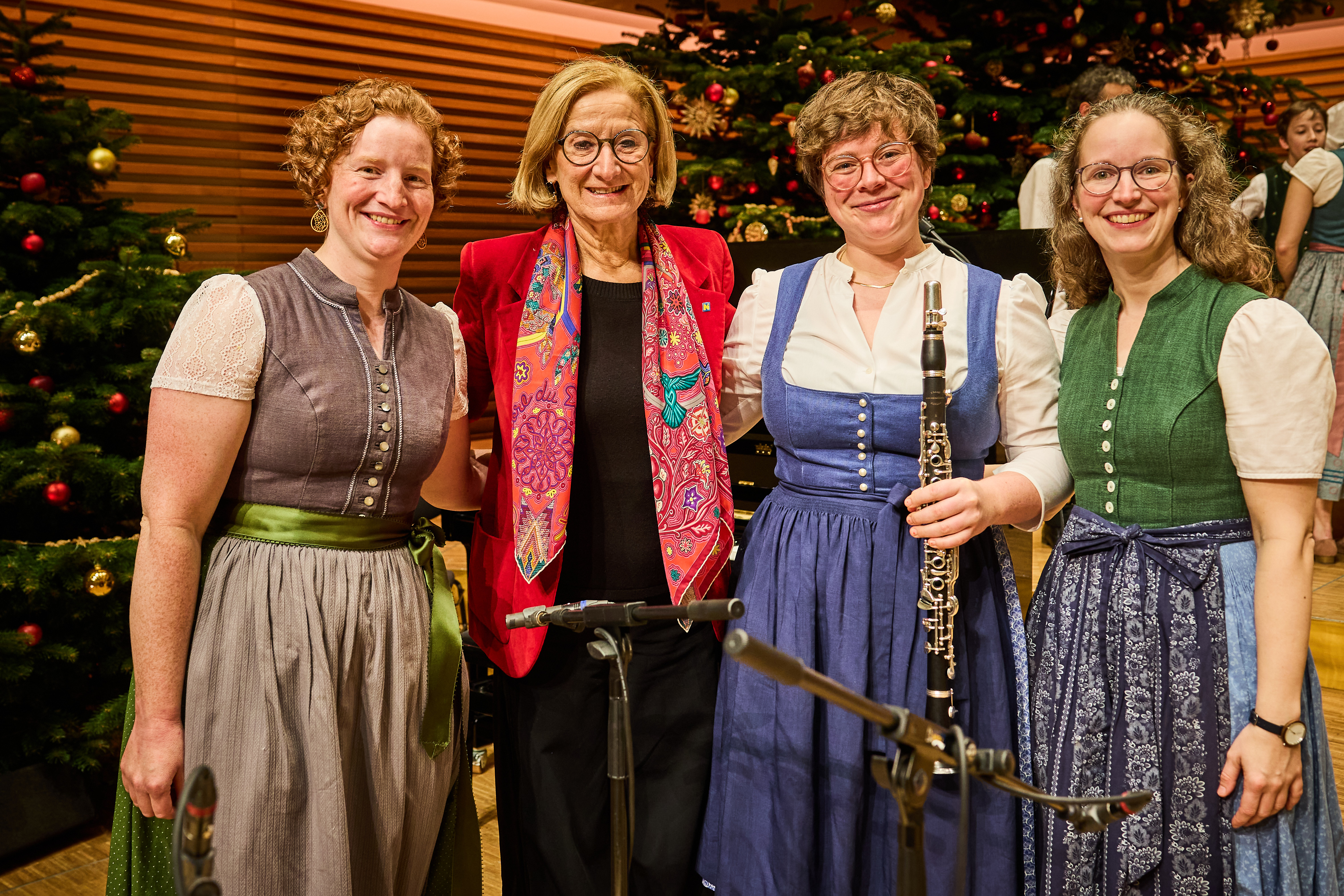 Landeshauptfrau Johanna Mikl-Leitner mit dem Ensemble Dreimäderlhaus.