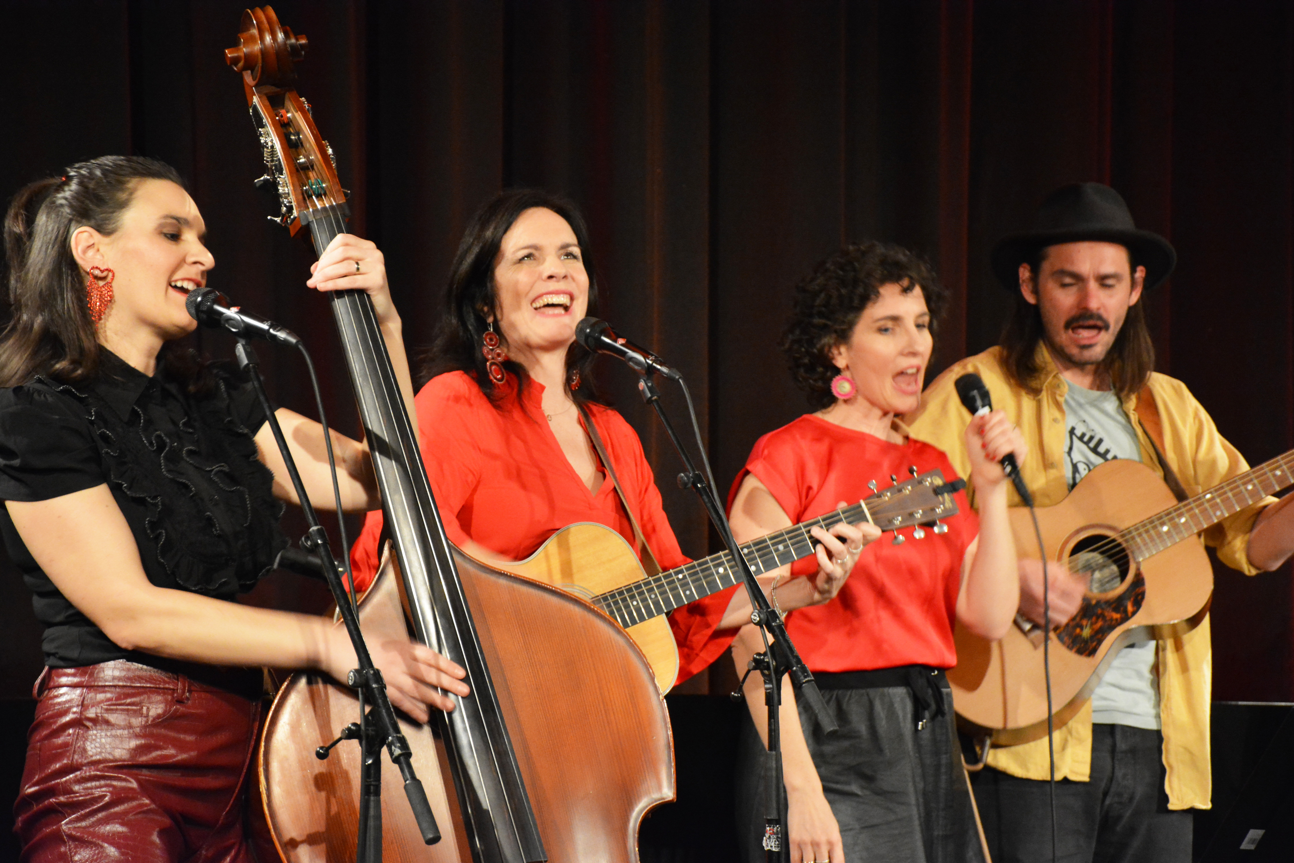 Schick Sisters und Thomas Gravogl