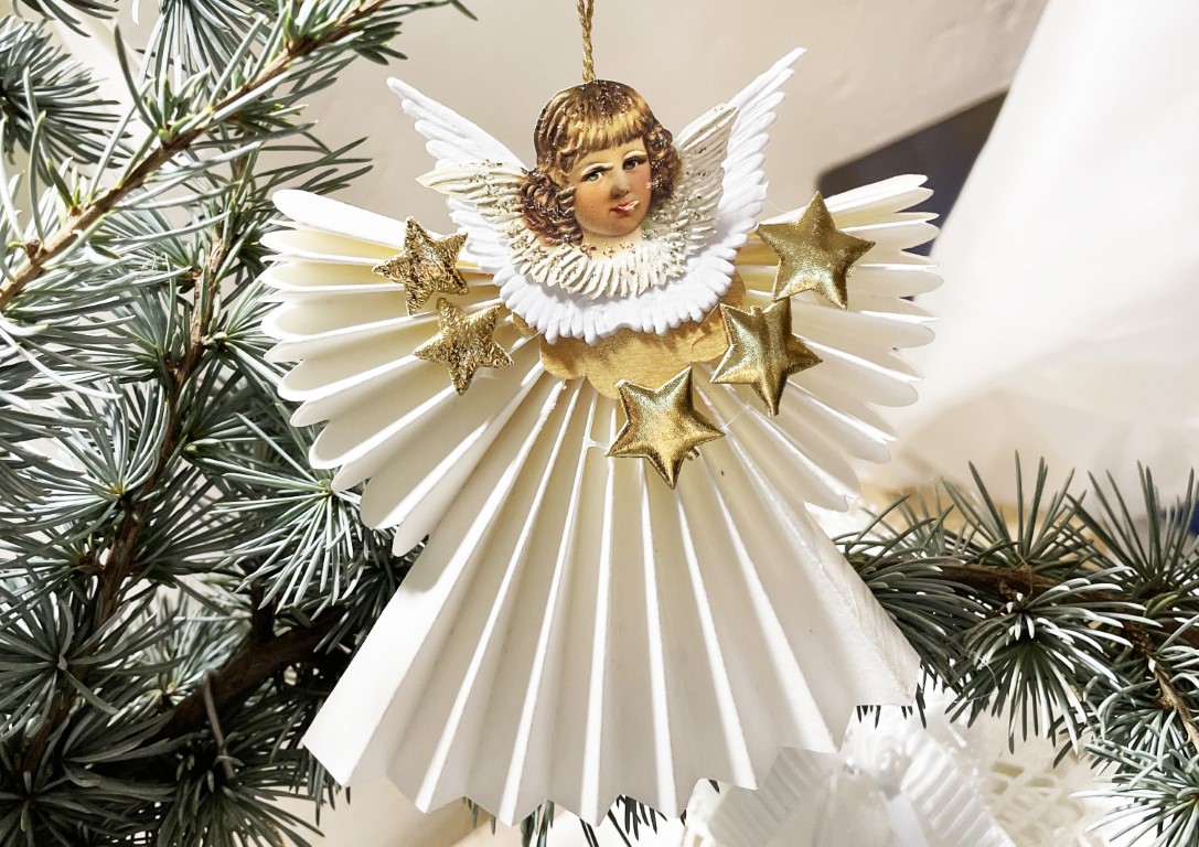 Papierweihnachtsengel