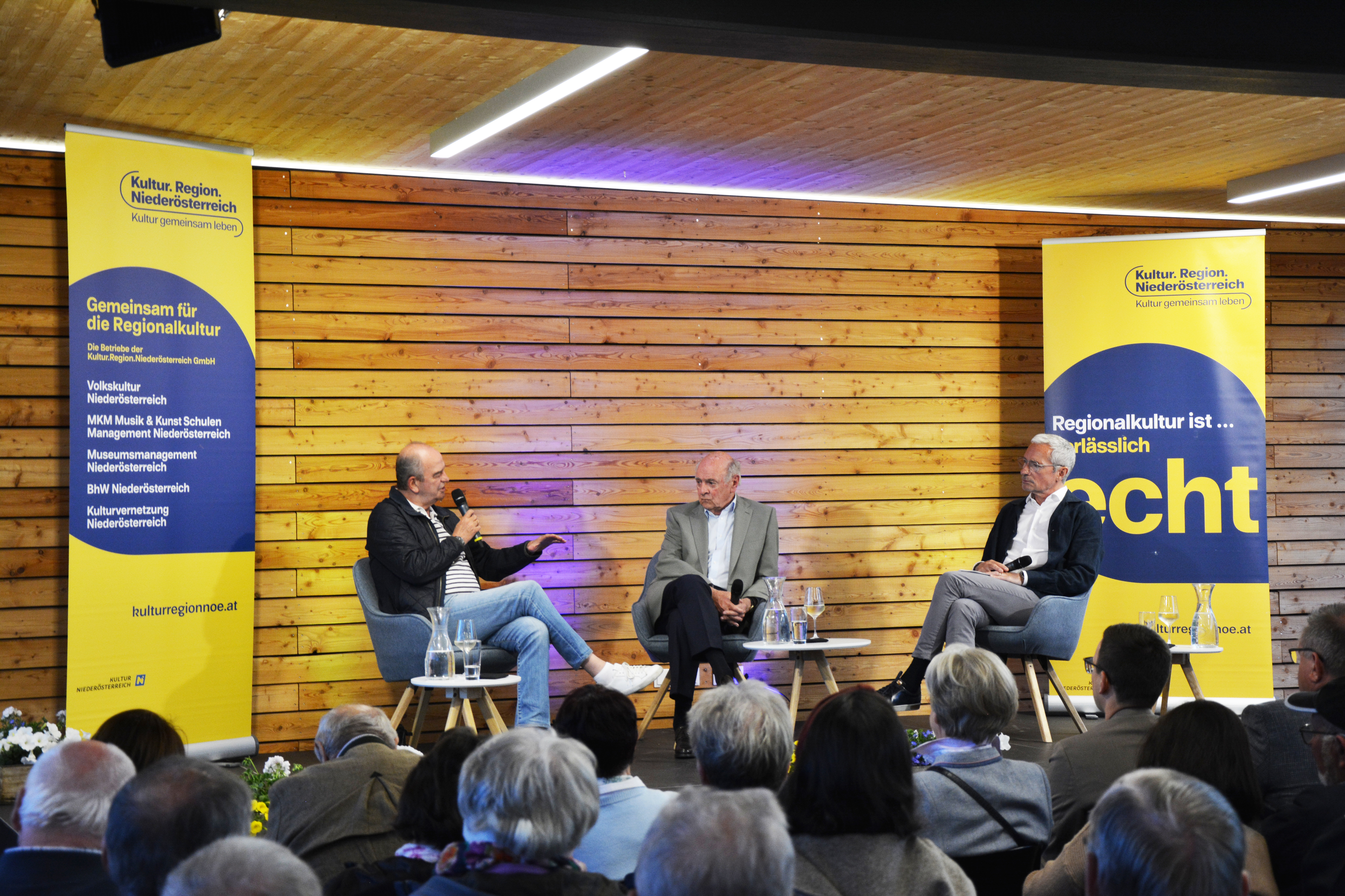 Erwin Pröll, Herbert Prohaska und Rainer Pariasek bei "Sie erzählen, was sie erlebten" in Radlbrunn am 20. Mai 2026.
