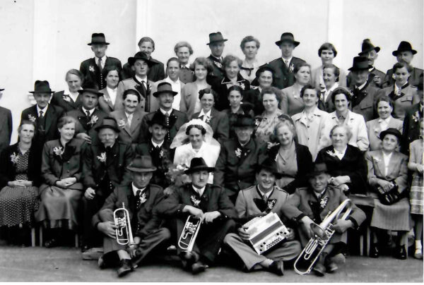Hochzeitsgesellschaft von 1954