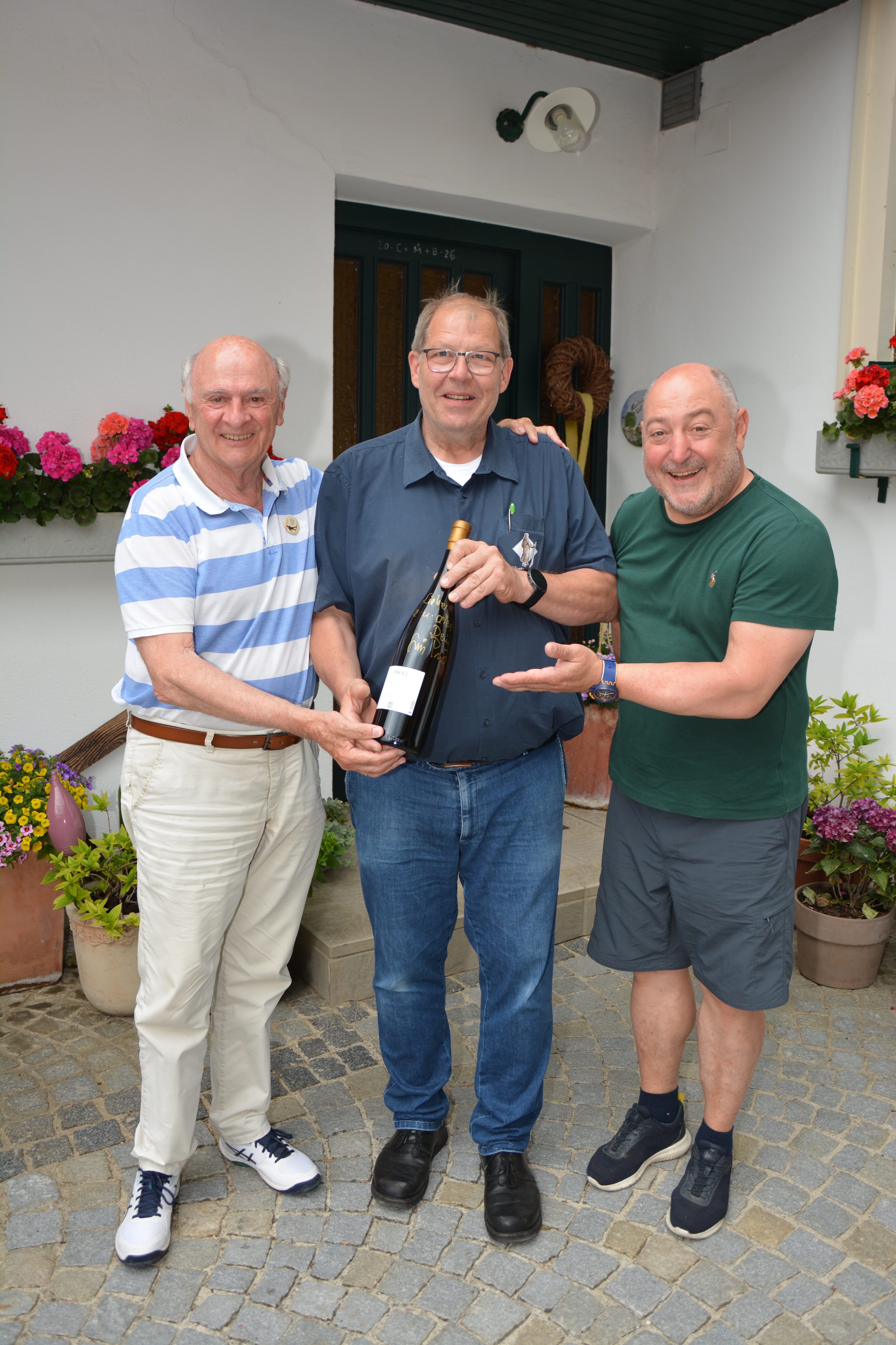Gratulation zum runden Geburtstag an Franz Höfer von Erwin Pröll und Rudi Roubinek beim 2. NÖ Nostalgiemarkt in Radlbrunn.