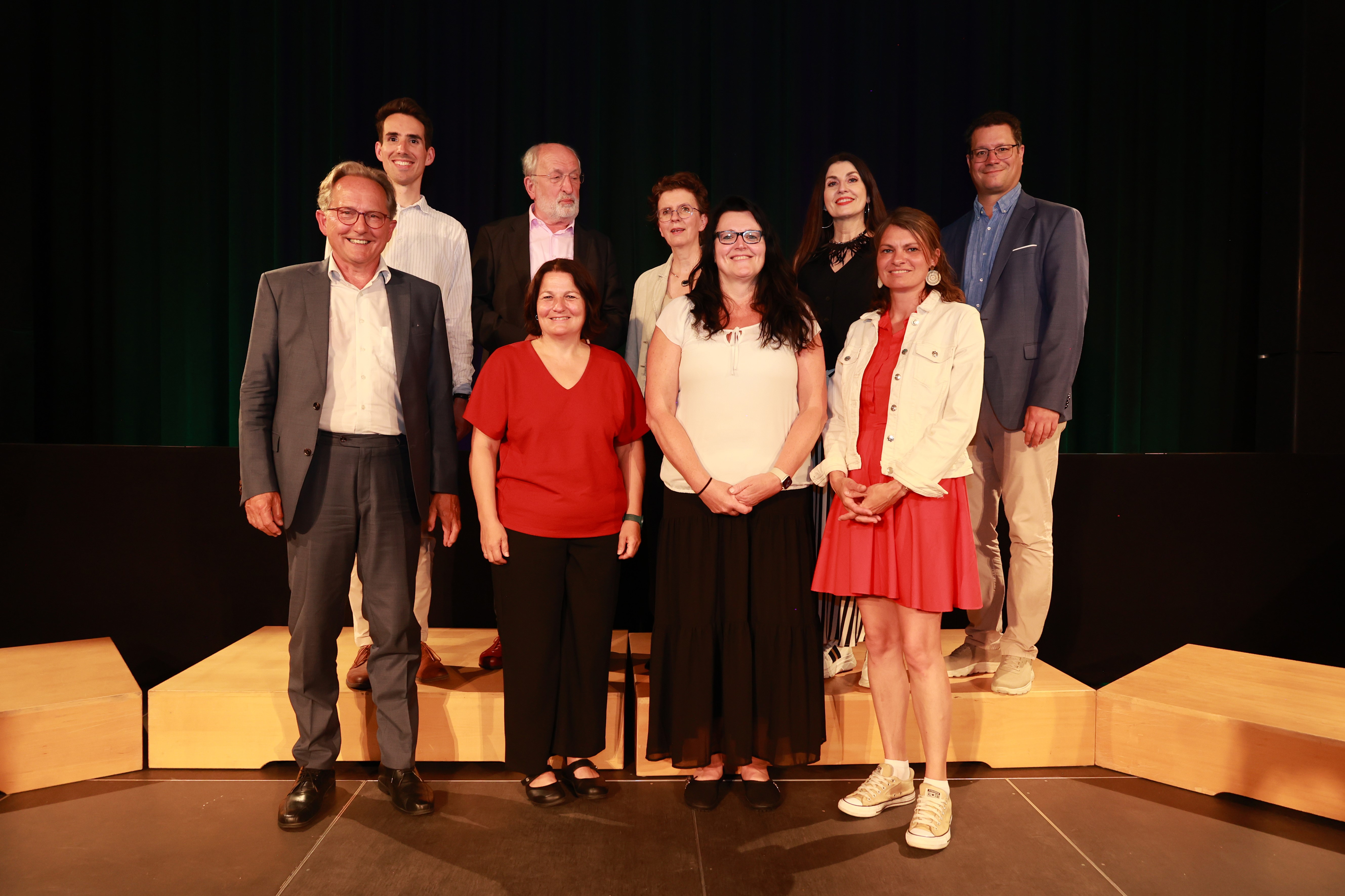 Absolventen der chor.leiten-Lehrgänge aus dem Bezirk Amstetten: Erste Reihe: Erhard Mann, die Absolventinnen Edith Sperneder, Michaela Mayrhofer und Elisabeth Hametner. Zweite Reihe: Simon Erasimus, Erwin Ortner, Ulrike Weidinger, Monika Ballwein und Michael Grohotolsky.