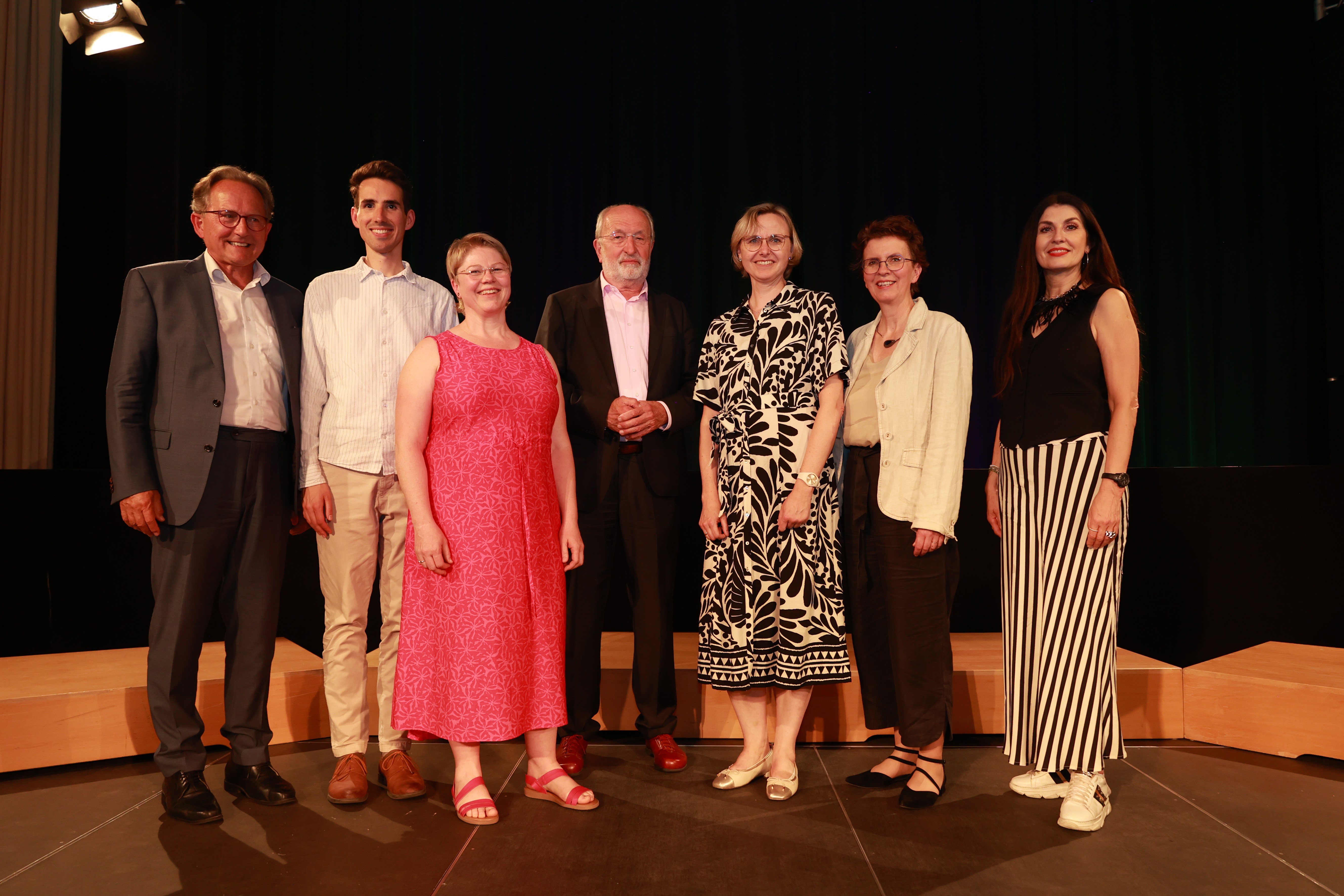 chor.leiten-Lehrgangsleiter und Absolventinnen aus dem Bezirk Hollabrunn: Erhard Mann, Simon Erasimus, Absolventin Anita Pyka, Erwin Ortner, Absolventin Karin Eliskases, Ulrike Weidinger und Monika Ballwein.