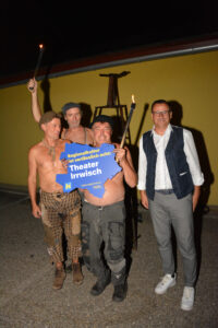 Der Theatergruppe Irrwisch wurde die Plakette „Regionalkultur ist verlässlich echt“ verliehen.